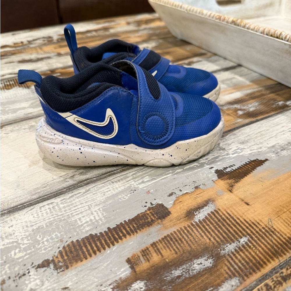Nike Blue and White Sneakers Sporty Design